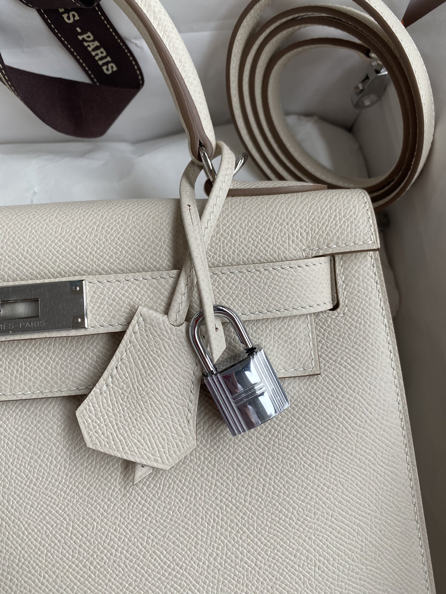 Hermes Kelly 28cm Handbag Shoulder Bag in Cream White Epsom Leather